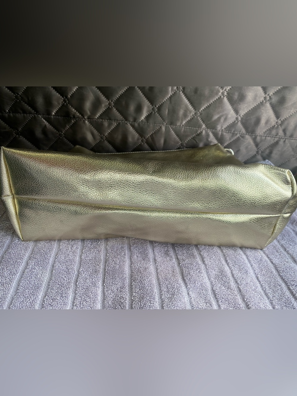 NWOT Chinese Laundry Metallic Gold Crossbody Bag Slouchy Dome Purse Like New - Picture 5 of 7